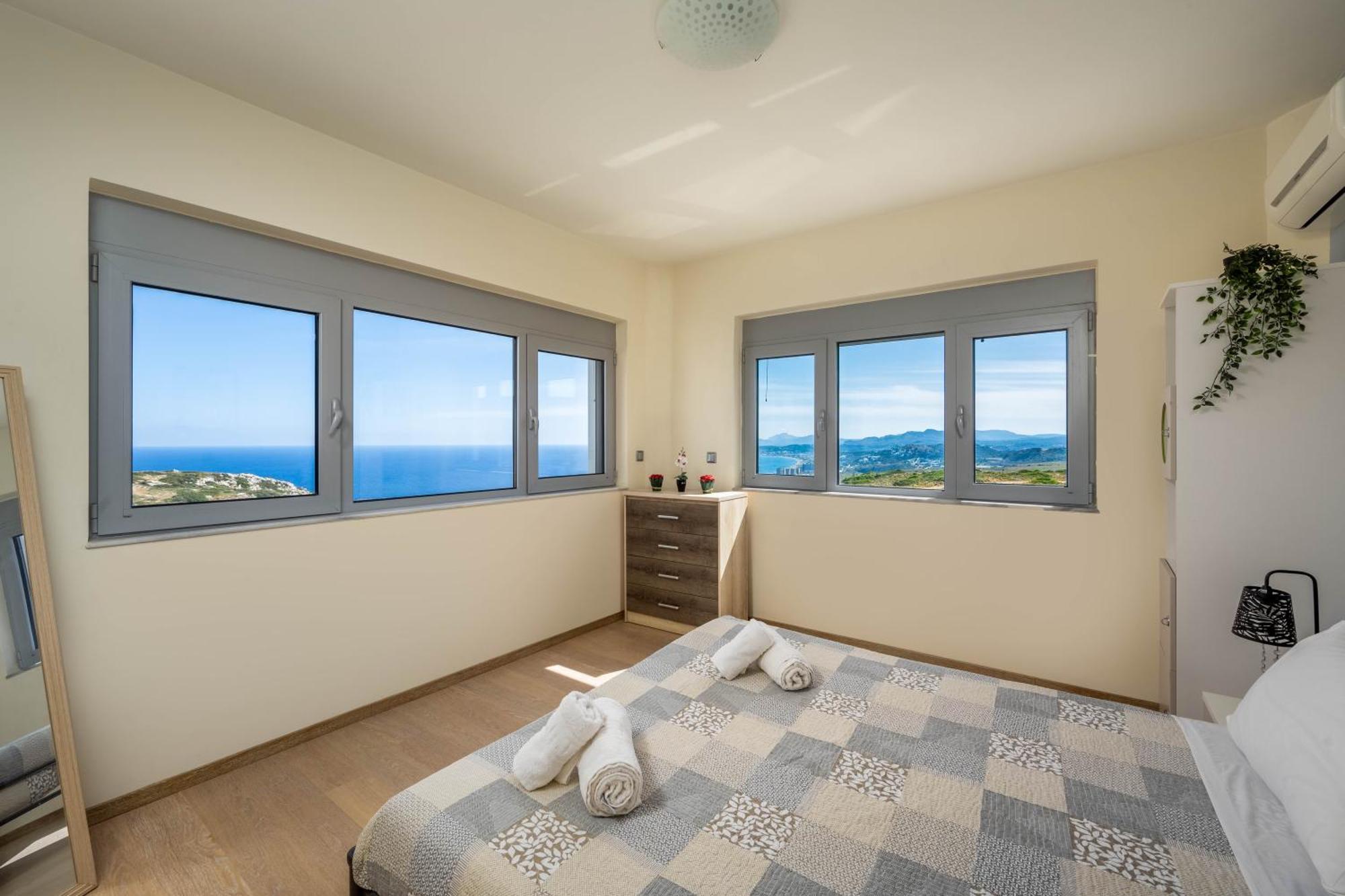 Zafira - Seaview Manor With Heated Pool